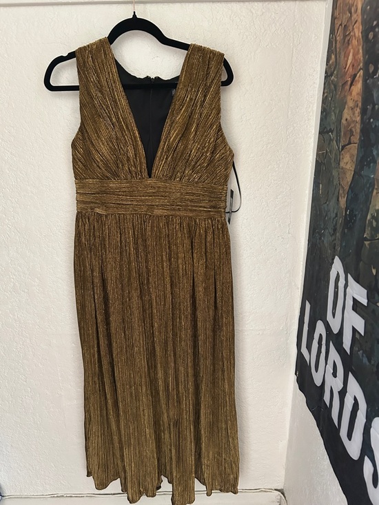 Guess Dresses & Skirts - Guess Metallic Gold Pleated V-Neck Midi Dress